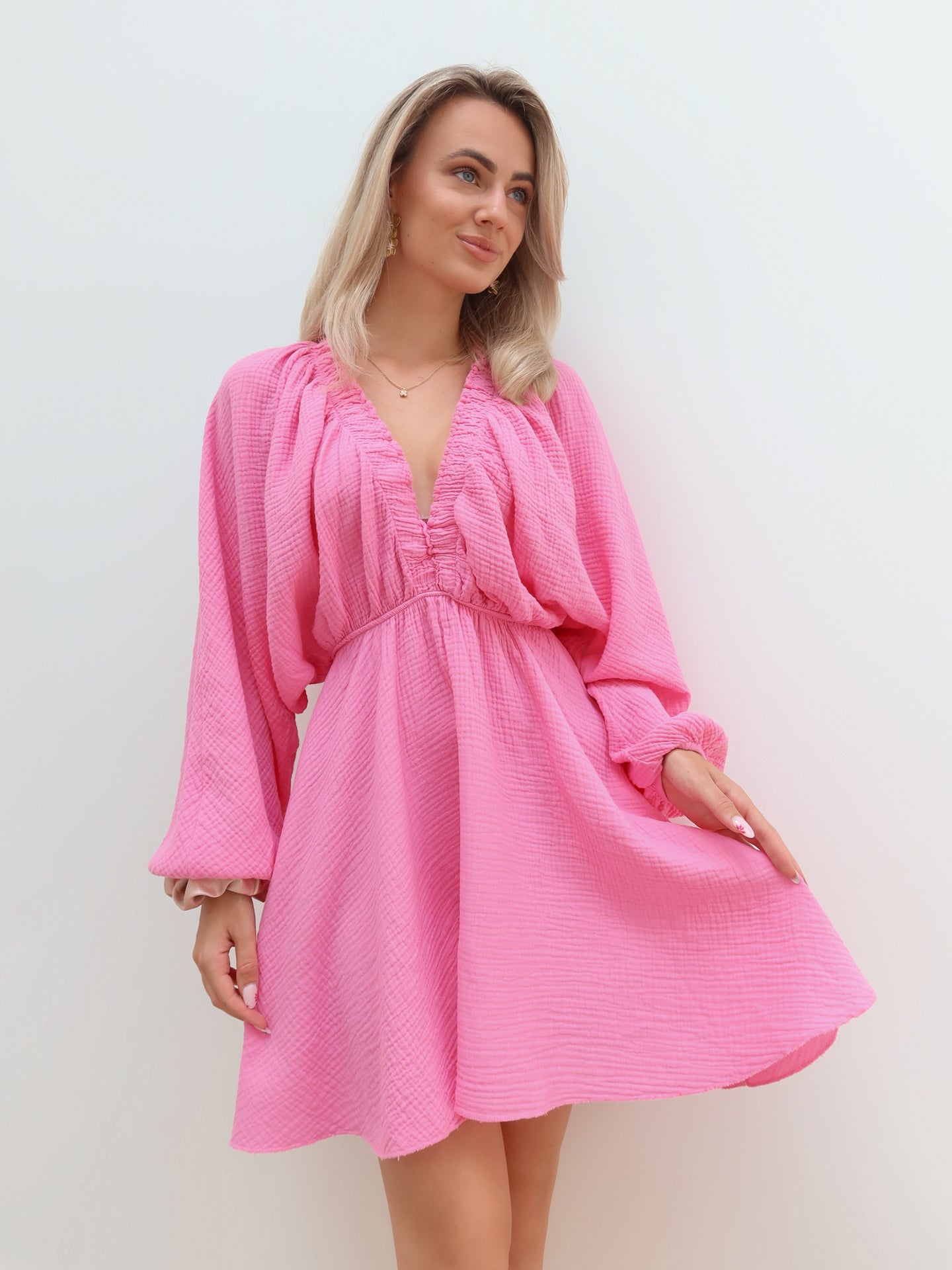 Cotton Dress with V - Neck - Roze - Noefie