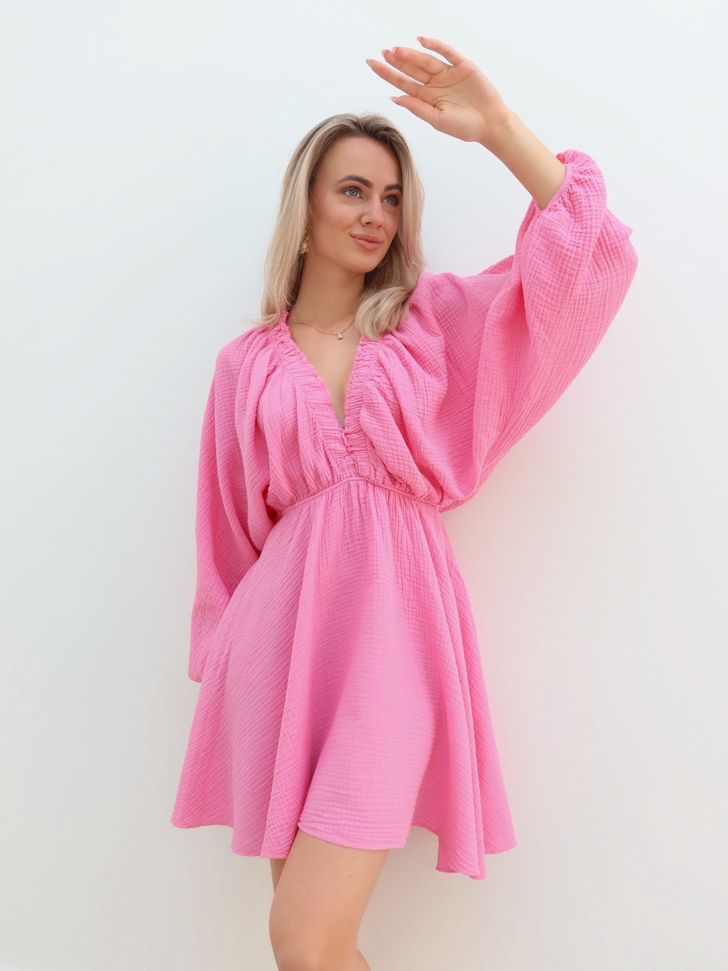 Cotton Dress with V - Neck - Roze - Noefie