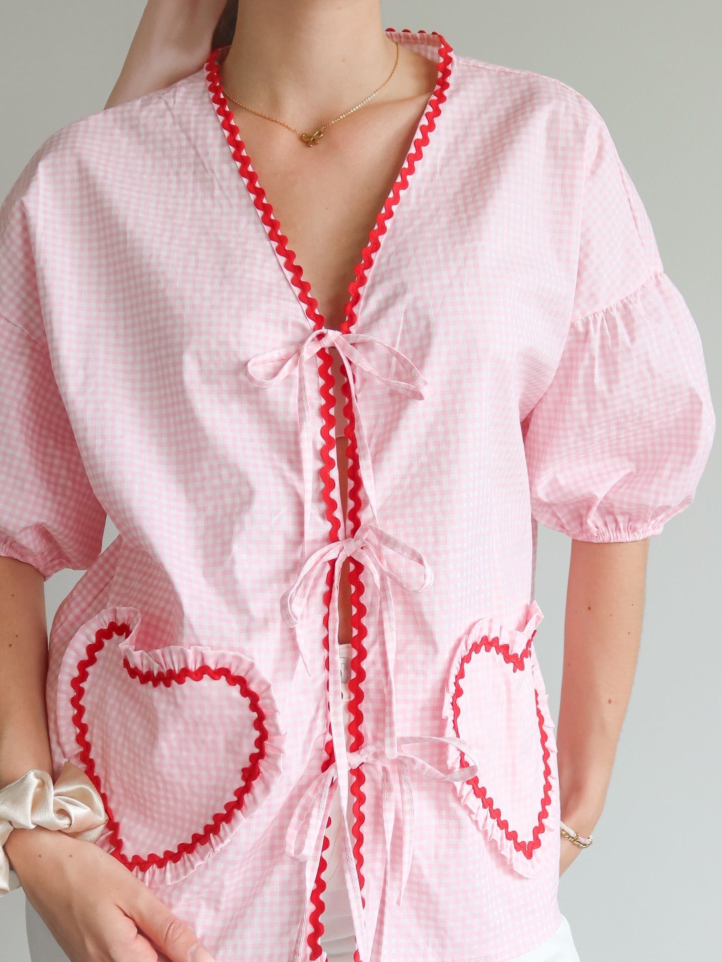 Embroidered Heart Pocket Blouse - Roze - Noefie