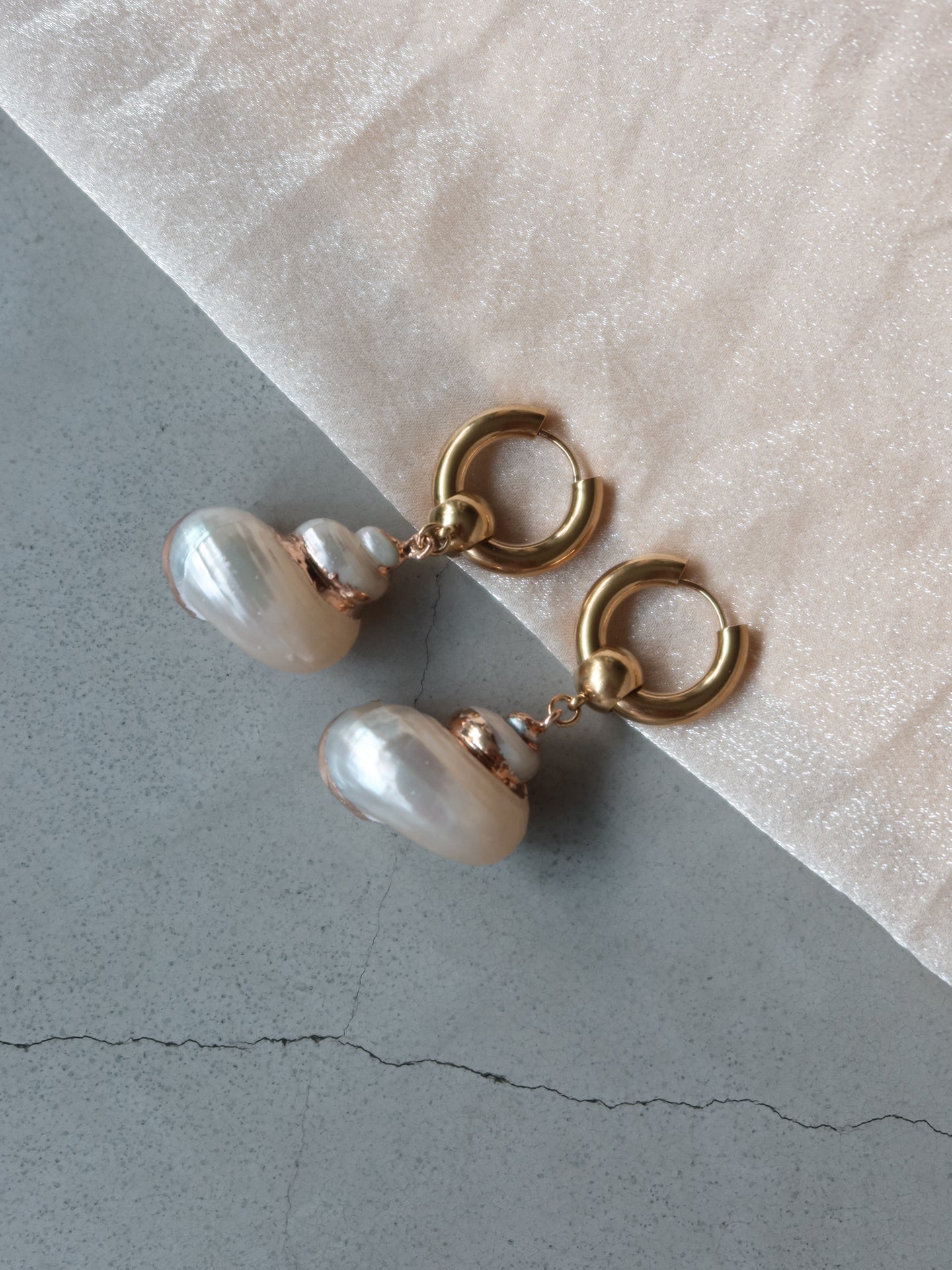 Hoop Earrings with Shell - Goud - Noefie