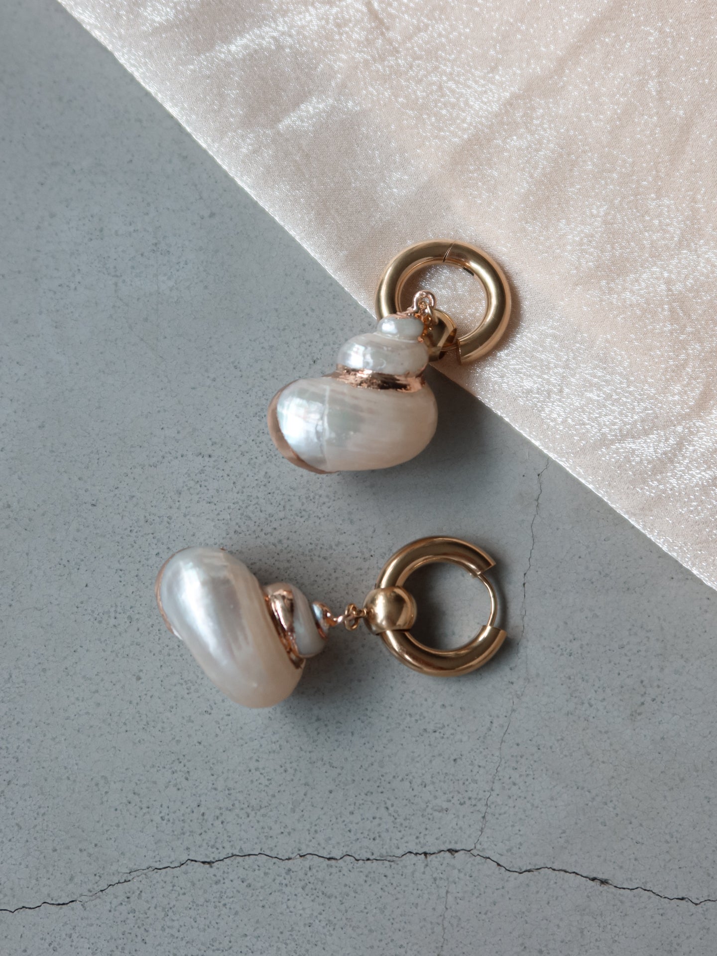 Hoop Earrings with Shell - Goud - Noefie