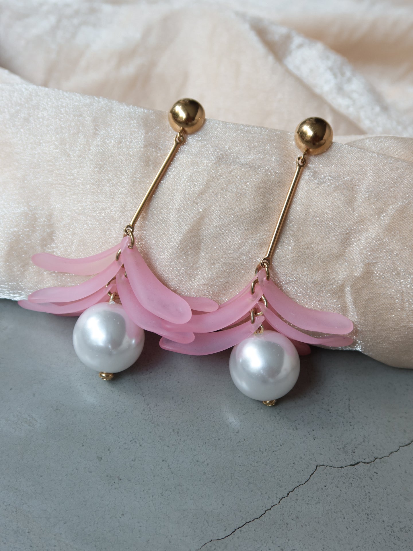 Pearl with Leaves Earrings - Goud - Noefie