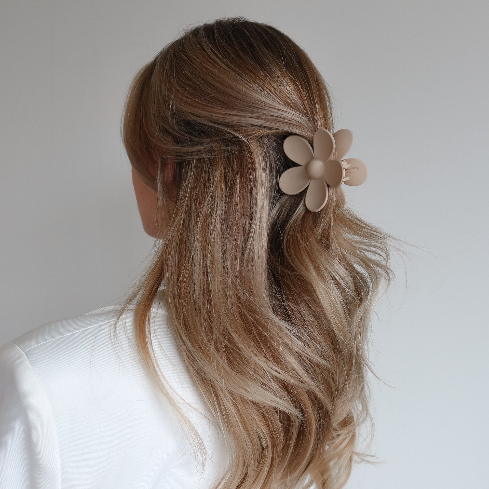 Blossom Bloom Hair Clip - Beige - Noefie